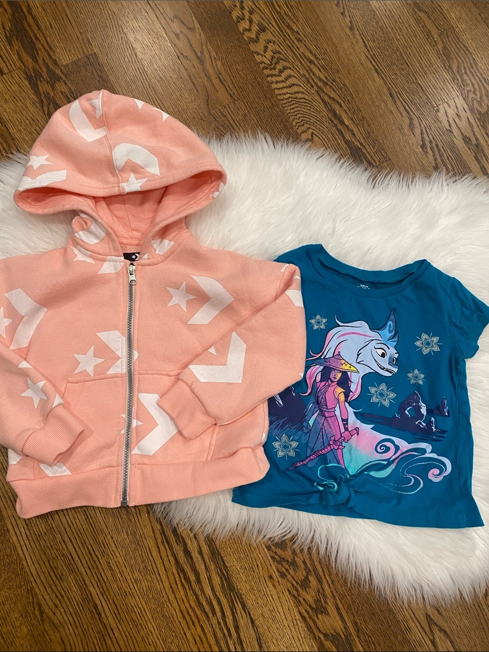 Kids Peach Converse 5T Zip-Up Hoodie & Teal Raya Graphic Tee - Picture 1 of 5
